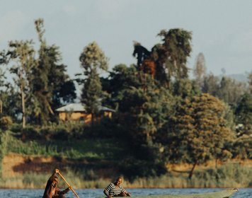 Canoe on a lake in the Ugandan landscape